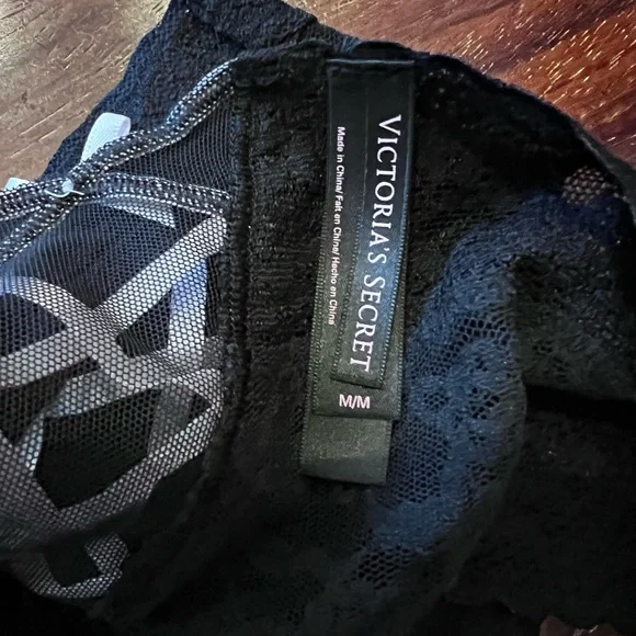 Victoria's Secret NWOT Lacey Cheeky panties, sz M - Picture 5 of 5